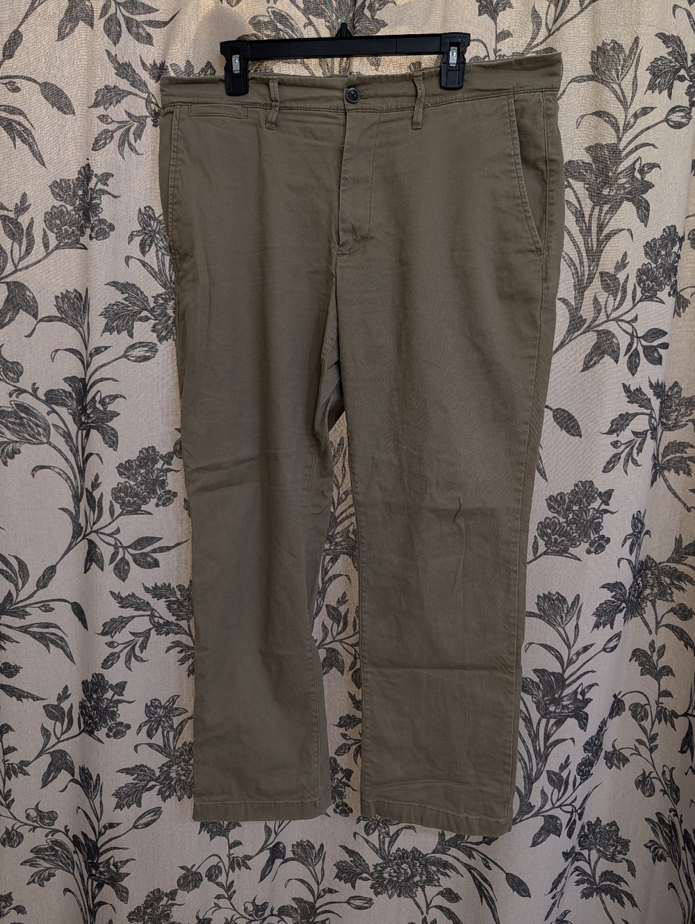 Goodfellow & Co - The Every Wear Chino Pants in Khaki Tan Color / Straight Leg